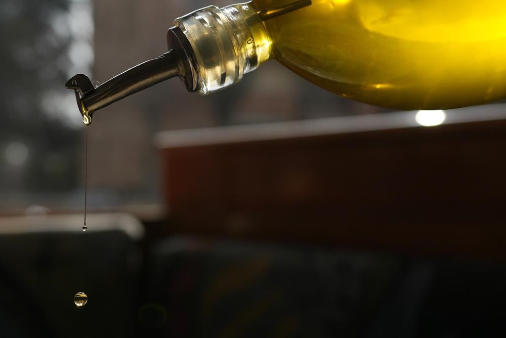 Olive oil reduces the risk of mortality associated with serious neurocognitive disorders